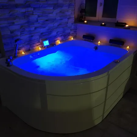 Couette-café De Charme Drômoise Avec Jacuzzi Privatif