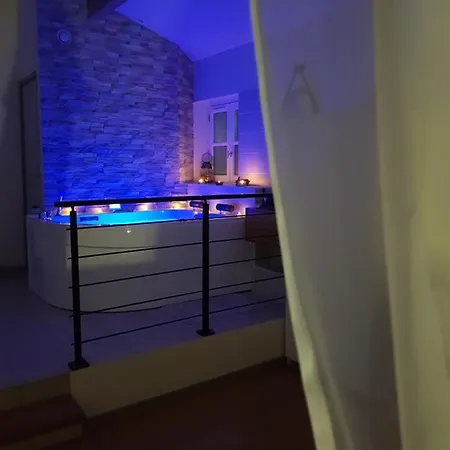 Couette-café De Charme Drômoise Avec Jacuzzi Privatif *