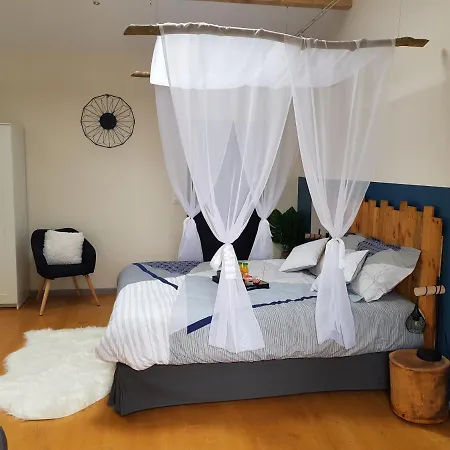 Couette-café De Charme Drômoise Avec Jacuzzi Privatif Upie