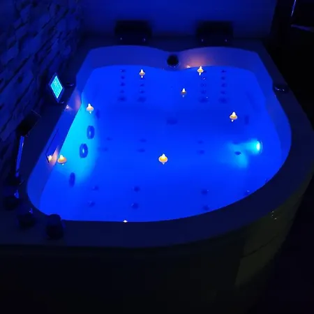 Couette-café De Charme Drômoise Avec Jacuzzi Privatif